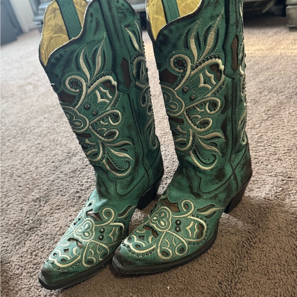 Stylish Green Embroidered Heeled Boots - Picture 1 of 1